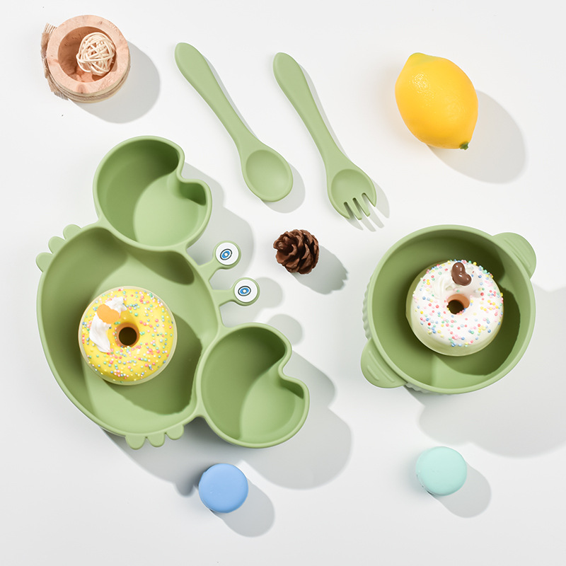 Baby feeding plate cute crab silicone plate compartment design integrated adsorption lunch box set customization