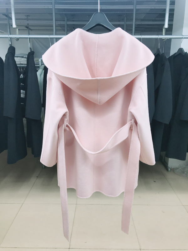 現物大連nss秋冬現物の中の長いタイプの婦人服は帽子のゆったりしている版の両面のカシミヤのコートのウールの外にあります。|undefined