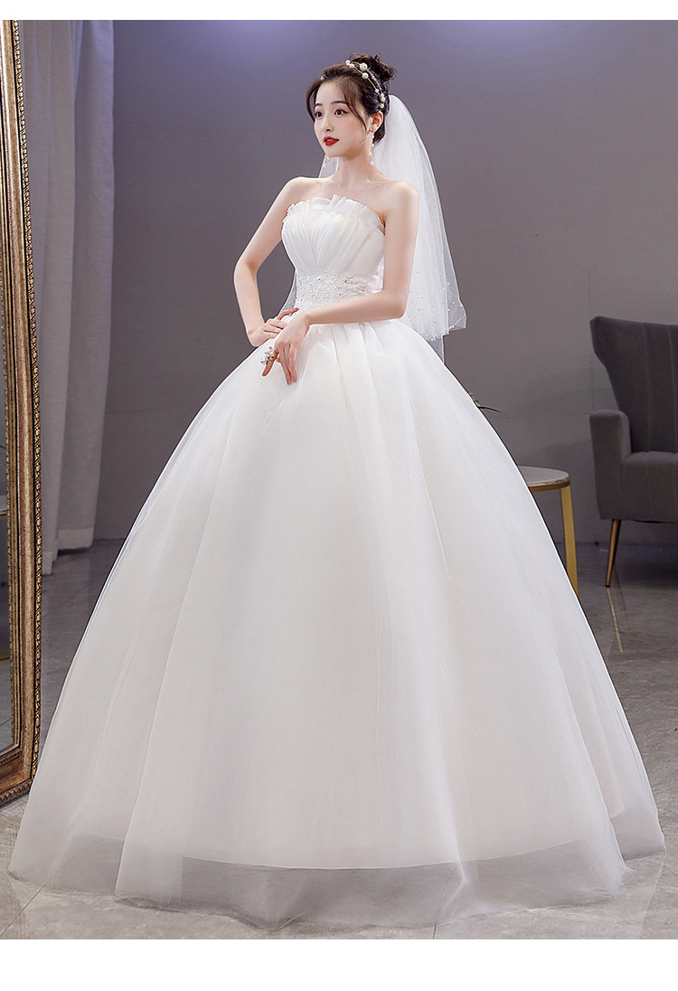 Elegante abito da sposa senza spalline per servizio in foresta_voghion.com