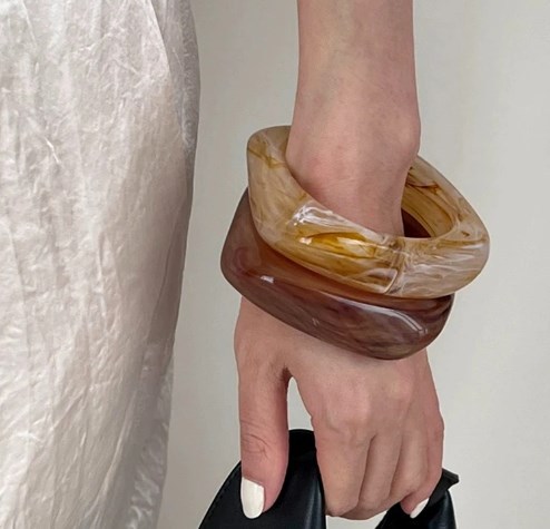 Casual Elegant Geometric Resin Bangles Wholesale display picture 3