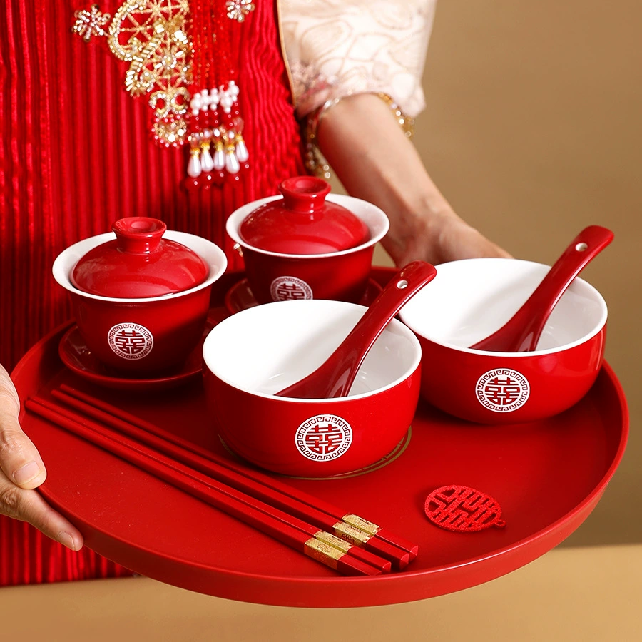 В чашку чая Свадебная смена, чтобы сопровождать свадебную чашу пара свадебных красных тостов палочки для еды счастливая чашка чая в сопровождении костюма