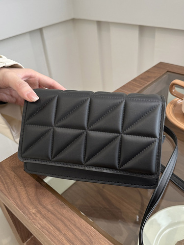 Designer Grid Bag for Women, 2024 New Trend, Versatile and Fashionable Small Square Shoulder Bag for Women, Lightweight Luxury Style