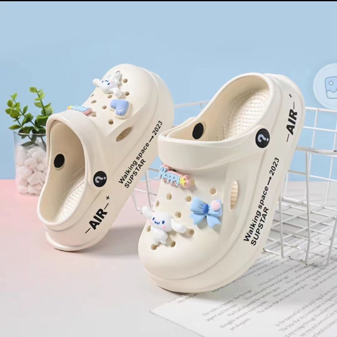 Children's Croc Shoes Girls' 2025 New Summer Outerwear Cute Non-Slip Soft Sole Medium and Large Children's Parent-Child Beach Sandals