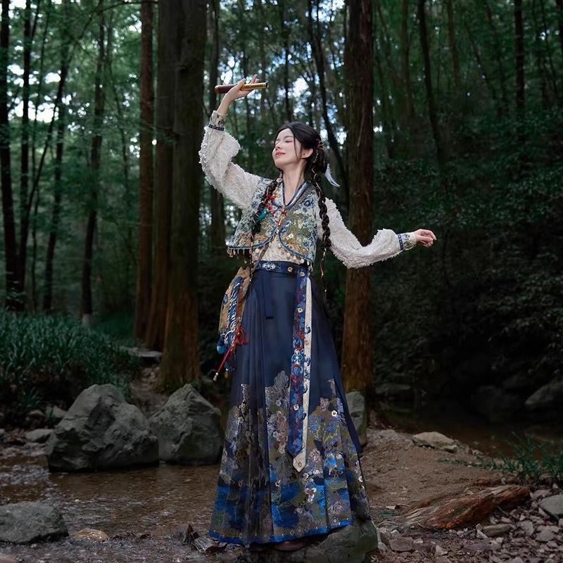 十三余小豆蔻儿[蛇沼鬼城-盗墓笔记联名] 马面裙套装新款汉服女秋|undefined