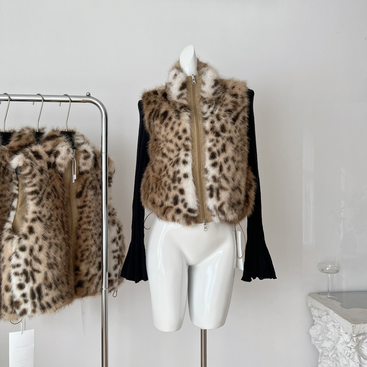 2025实拍秋季新款-双面2穿时髦俏皮渐变雪奶豹皮草马甲