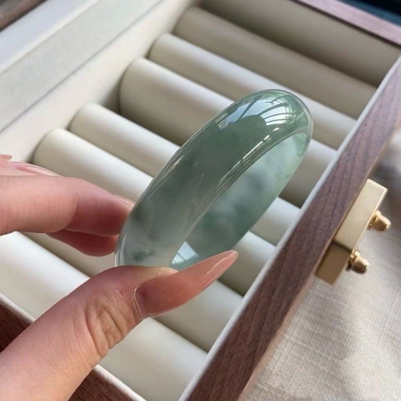 Vòng tay ngọc bích tự nhiên Myanmar cấp 5A, phong thủy dưỡng sinh, đường kính trong 52–64 mm chi tiết 2