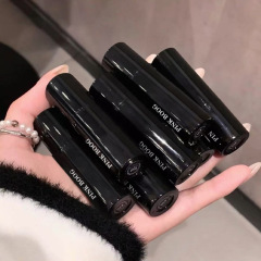 この優しいリップマッドは、色落ちせず、美白効果があり、柔らかくミスト状のリップマッドで、学生向けの手頃な価格です。