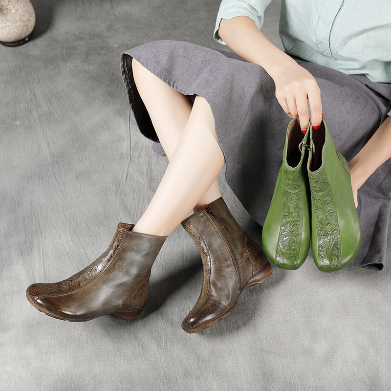 才毛2024秋冬新款马丁靴手工鞋 压花真皮低跟短靴厂家一件代发