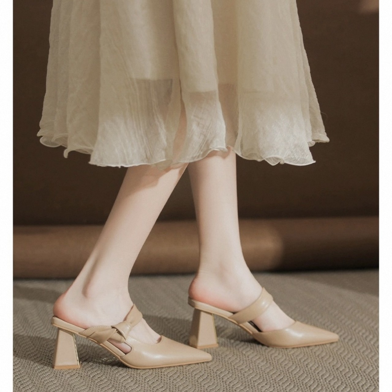 Summer sandals made of soft leather pointed-toe