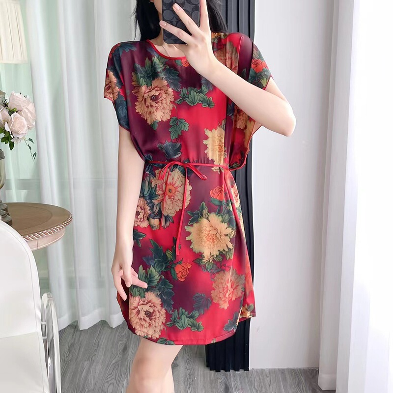 Manufacturer's New Summer Middle-Aged Mother's Ice Silk Women's Nightgown Short-Sleeved Large Size Chinese Style Improved Version One-Piece Nightgown Manufacturer's New Summer Middle-Aged Mother's Ice Silk Women's Nightgown Short-Sleeved Large Size Chinese Style Improved Version One-Piece Nightgown