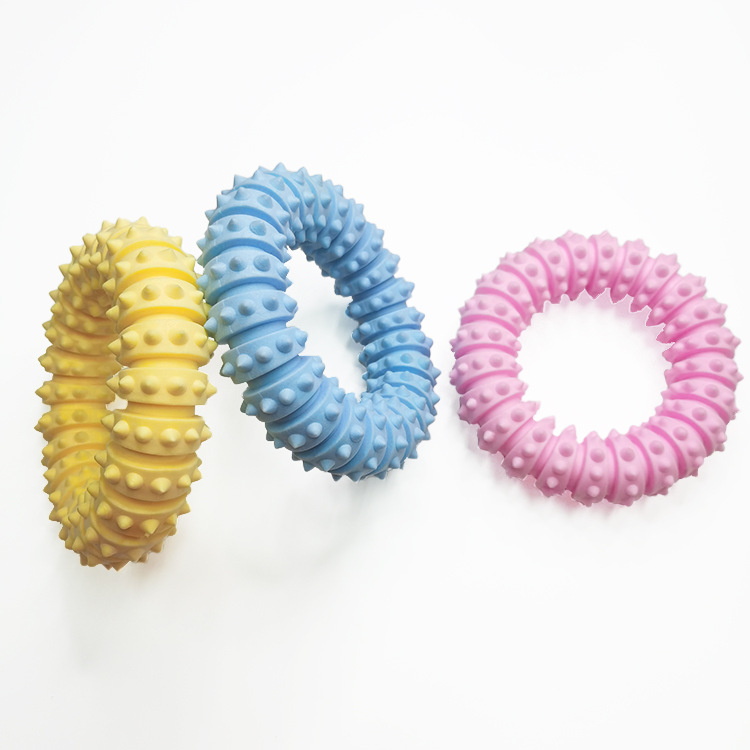 Juguete tapado para aliviar la mordedura de las mascotas Juguete de espuma Circle TPR Juguete interactivo para perros de entrenamiento grande, mediano y pequeño resistente a los mordiscos