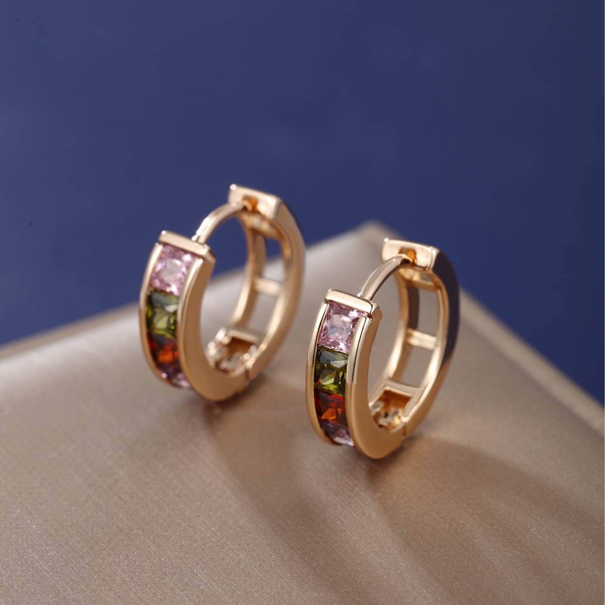 Pendientes de aro cuadrados de circonita de colores estilo ruso Xuping, pendientes de moda europeos y americanos, pendientes de lujo ligero para mujer