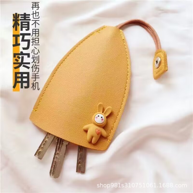 Fashionable and Creative Pull-Out Cartoon-Style Cute and Personalized Women's Car Key Holder for Volkswagen and Mercedes, Compact and Mini