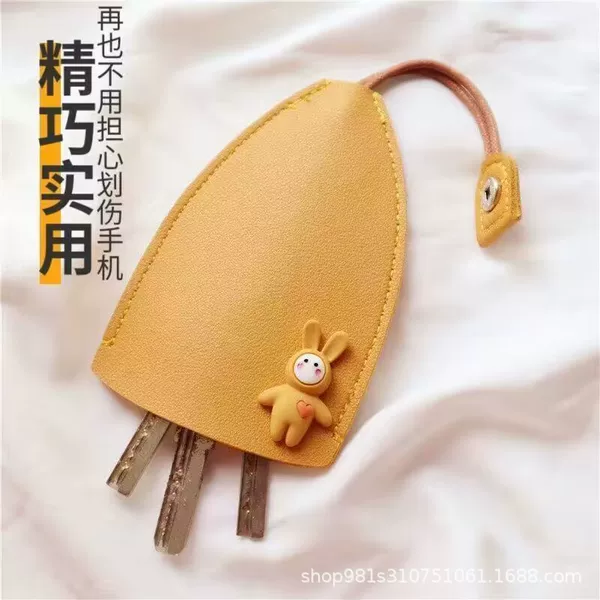 Fashionable and Creative Pull-Out Cartoon-Style Cute and Personalized Women's Car Key Holder for Volkswagen and Mercedes, Compact and Mini