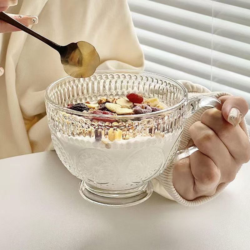 Taza de desayuno de avena inswind retro sol relieve con un vaso de agua dulce casero taza de cereales de leche