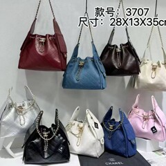 小香新款25c羊皮菱格女士流浪包抽绳链条水桶包轻便休闲 hobo手袋