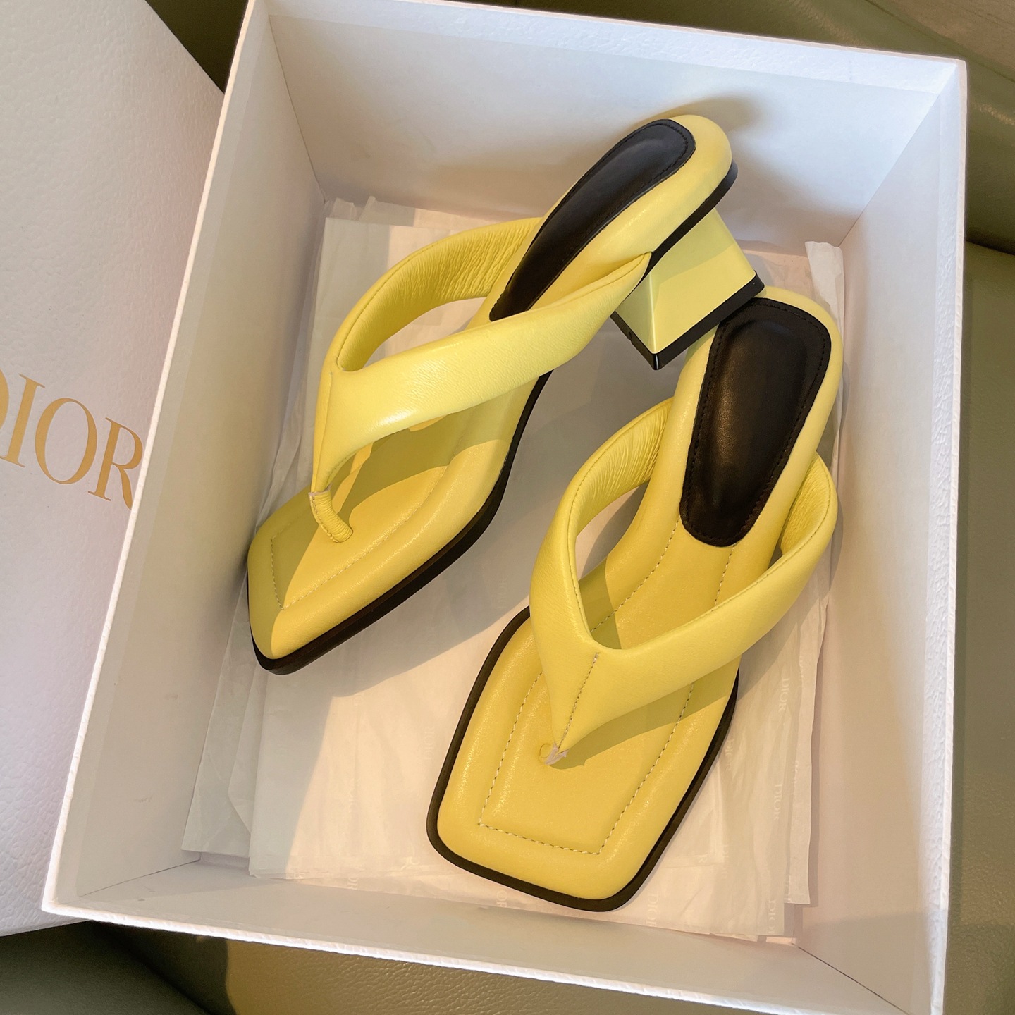 Dép sandal nữ xỏ ngón da cừu mũi vuông gót thấp — Màu đen