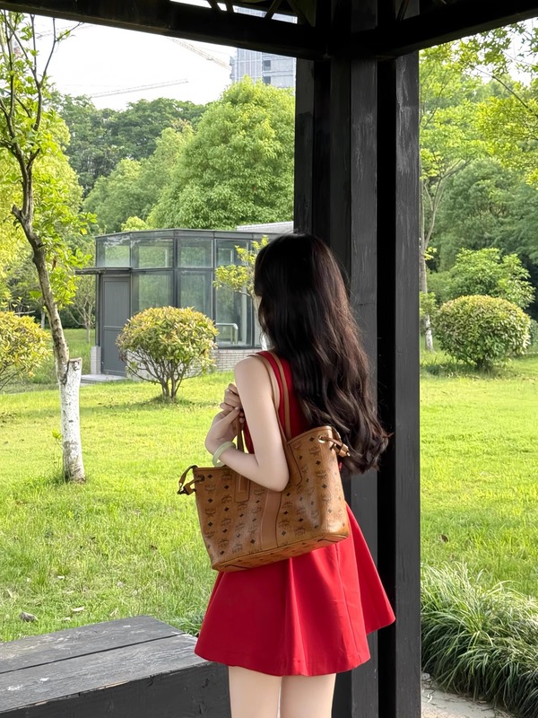 女性の赤いドレス小さな女性のための 2025 新しい気質 a ラインウエスト夏ノースリーブスカートチュチュスカート|undefined