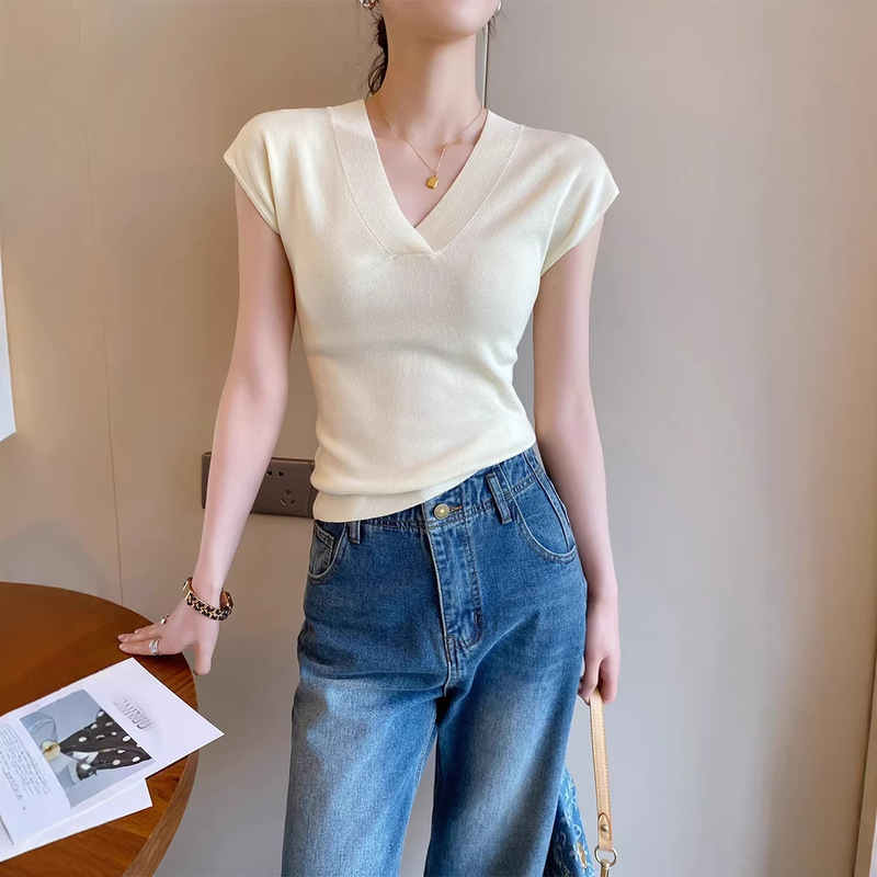 Korean-Style Off-White V-Neck Short-Sleeve Knit Top, New Slim-Fit Ice Silk Flutter Sleeve T-Shirt Base Shirt
