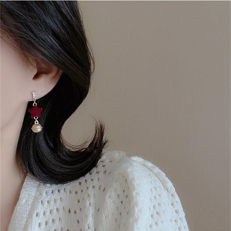 Brincos de nicho de pentagrama de veludo vermelho de ano novo, brincos de agulha de prata de alta qualidade Feeling Bell para mulheres_voghion.com