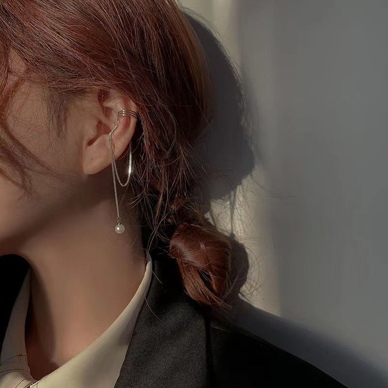 Pendientes de borla de perlas simples elegantes de alto grado pendientes elegantes clip de oreja sin oreja clip de hueso de oreja femenina estilo frío