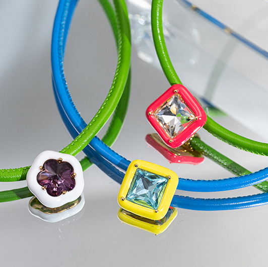 Title 4, Collana da donna in pelle con design geometrico...