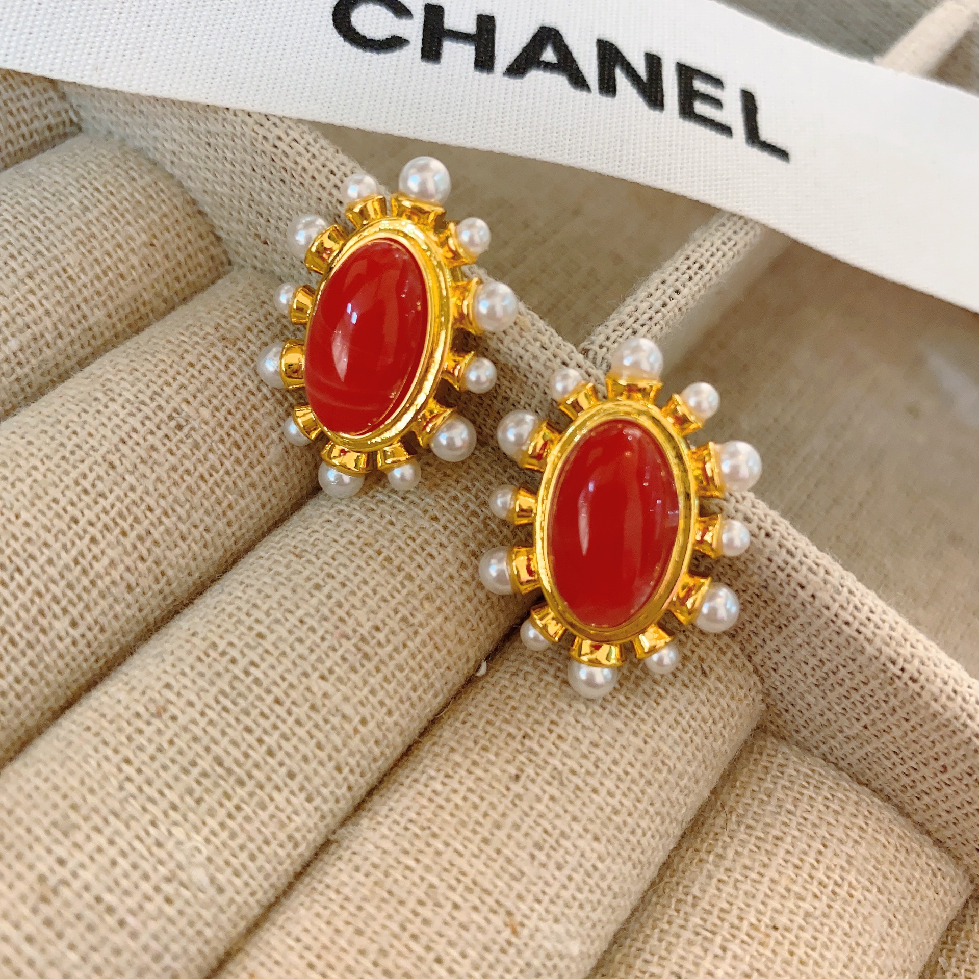 Heartbroken Selling Vintage Red Pearl Earrings For Women Retro Middle-aged Earrings Palace Style French Niche Earrings