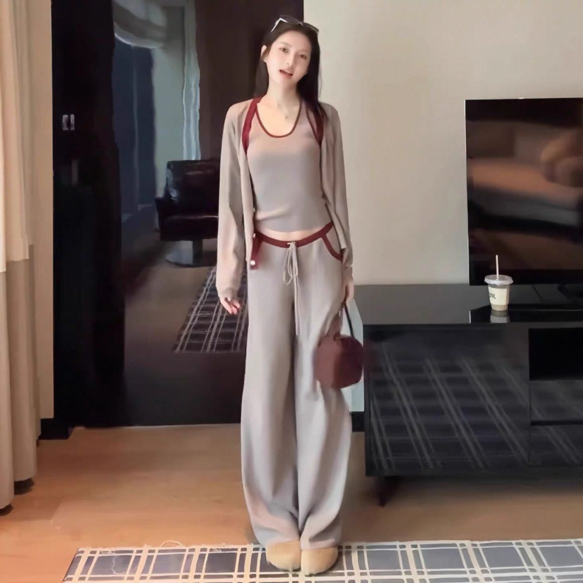 Korean Style Early Autumn Outfit, a Complete Set of Beautiful College-Style Suits, Women's Cardigans, Suspenders, Wide-Leg Pants, Three-Piece Set