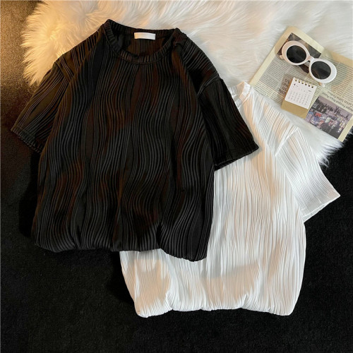 Trendy Brand Short-Sleeve T-Shirt for Men, Summer Fit Style with High-End Wave Pattern—Instagram-Worthy, Korean-Style Striped Half-Sleeve