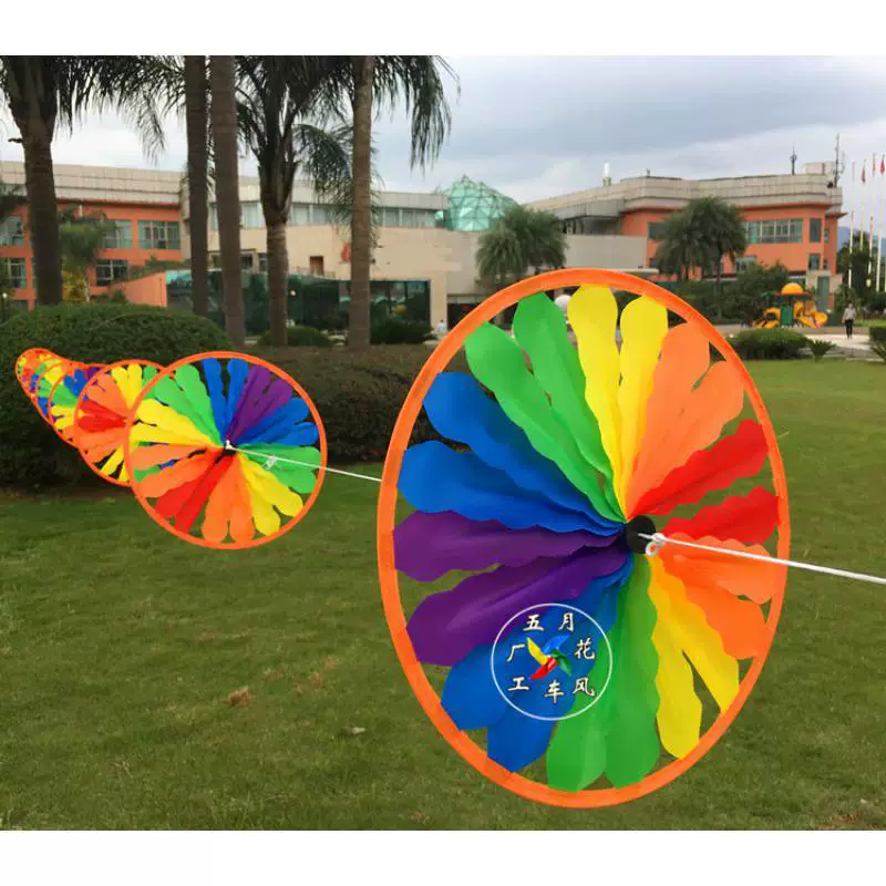 . Радужная ветряная мельница на открытом воздухе Детский сад ветряная мельница веревка висит живописная декоративная готовая круглая детская игрушка ветряная мельница партия