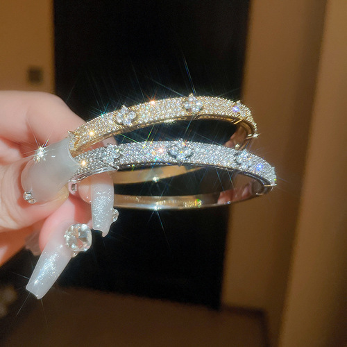 Light luxury zircon letter flower bracelet fashionable high-end temperament bracelet commuting niche exquisite versatile hand accessories for women