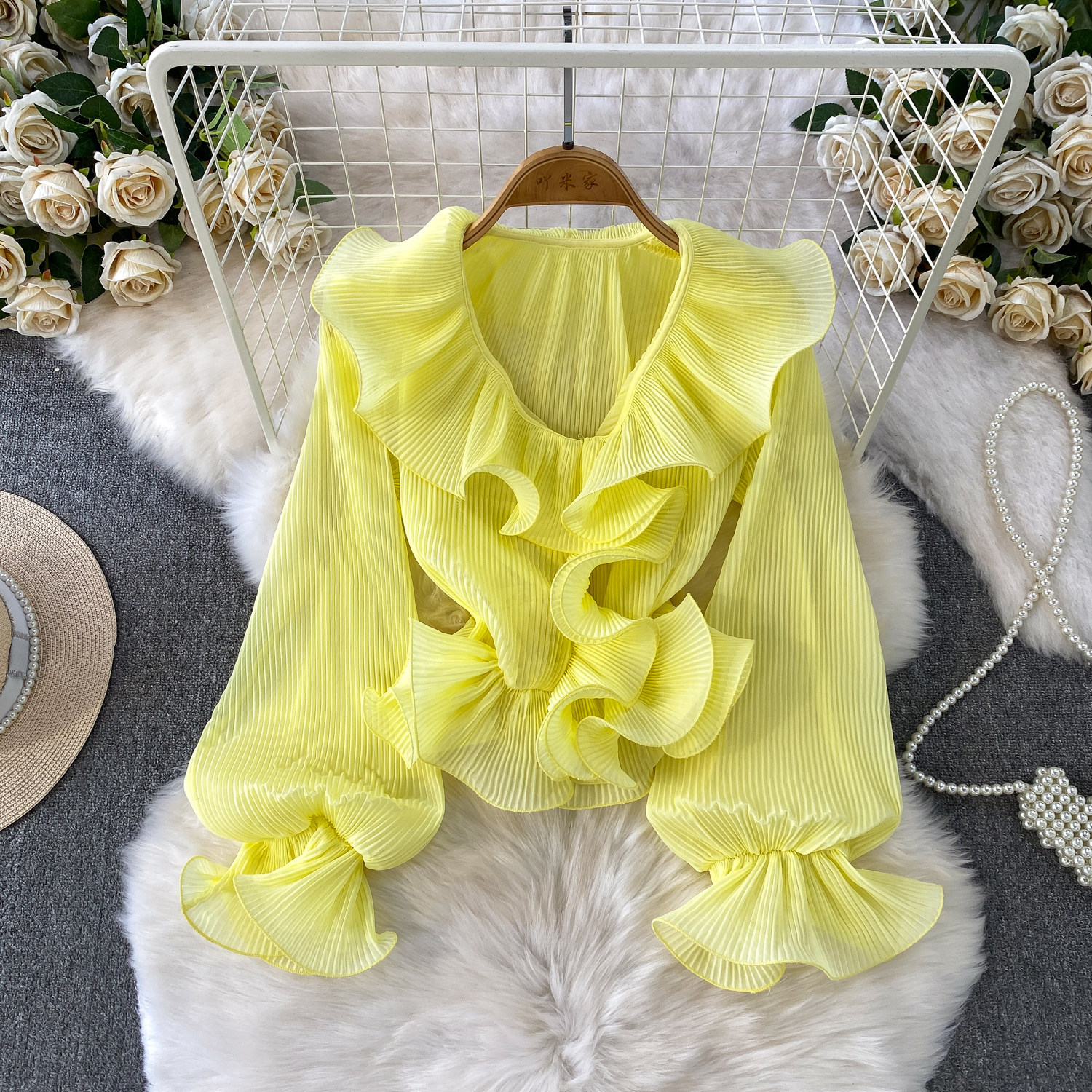 Camicetta da donna con scollo a V e volant, design di tendenza, top leggero e lussuoso con pieghe, ideale per la primavera e l'autunno, perfetto per le vacanze._voghion.com