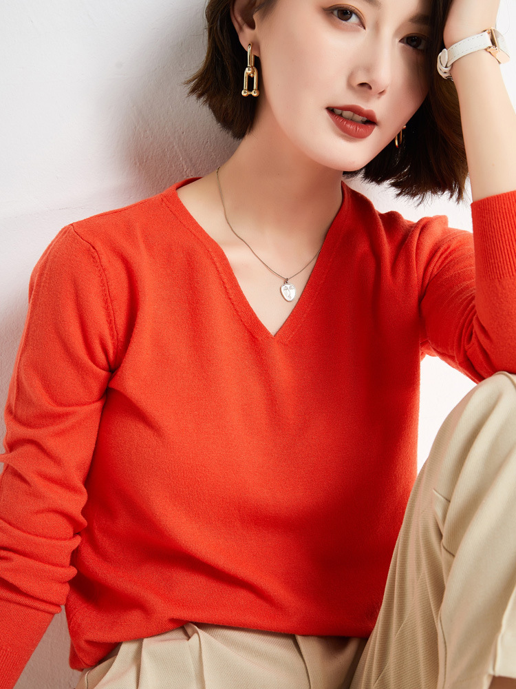 Otoño e Invierno nuevo estilo occidental con cuello en V color sólido manga larga suéter de fondo interior simple desgaste exterior suéter de cuello de pollo para mujeres