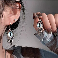 定義されない! 個性的な悪魔の目のイヤリングの小さい大衆のデザイン感の高級なピアスの女性の独特な土の風の耳飾り