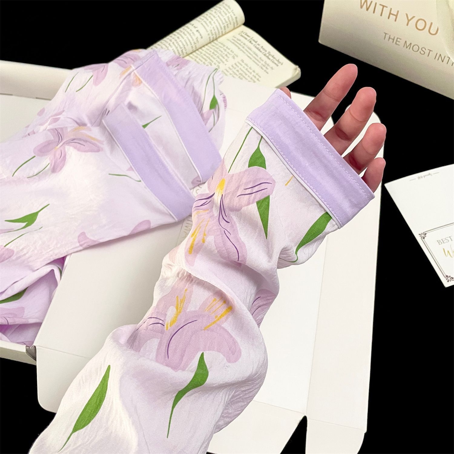 Cárdigan de solapa de otoño al por mayor transfronterizo, cómodo cinturón de algodón de nube, almohadilla para el pecho, pijamas, pantalones casuales de manga larga para mujer, servicio a domicilio