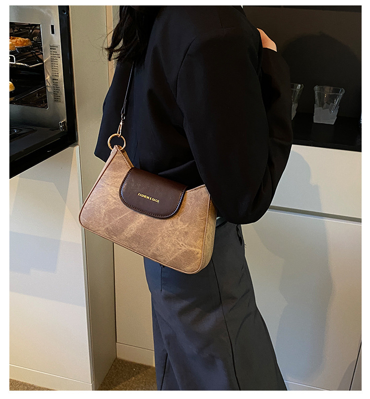 This year, new fashionable and trendy women's bags, casual crossbody underarm bags, commuting single-shoulder women's bags, and small square bags are in vogue full figure
