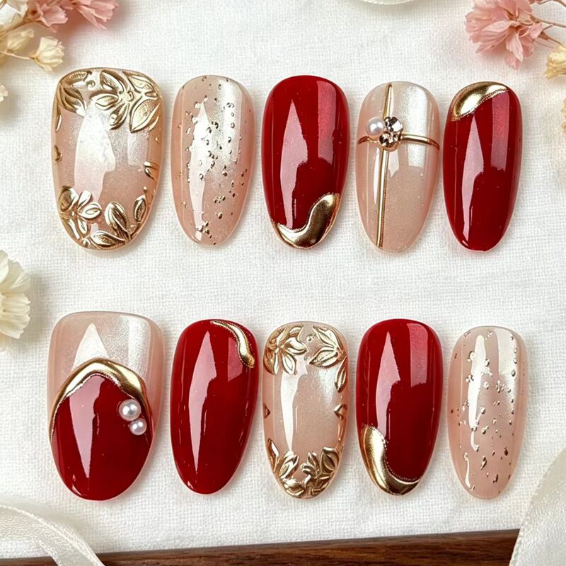 30 pieces of cross-border best-selling New Year short-style press-on nails, featuring a Chinese red color that brightens the complexion, a cat-eye design, and gold accents, available in various sizes for wholesale