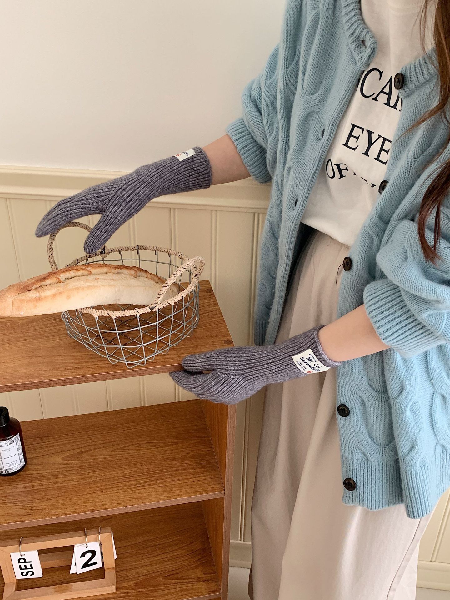 Inswind guantes de tejido de cordilla coreana de cachemira de color sólido de invierno caliente para mujeres arco de pantalla táctil guantes de dedo de moda