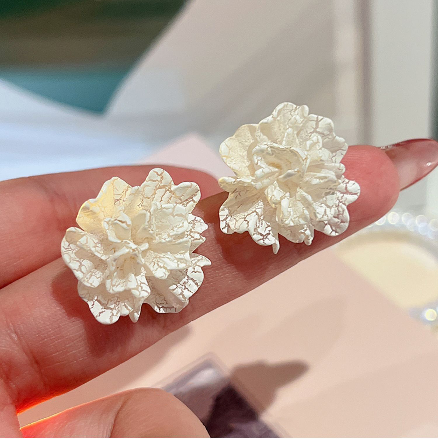Flores dulces y elegantes transfronterizas, pendientes de perlas de amor, pendientes de estilo literario de moda de nicho, pendientes de todo fósforo con personalidad, mujeres
