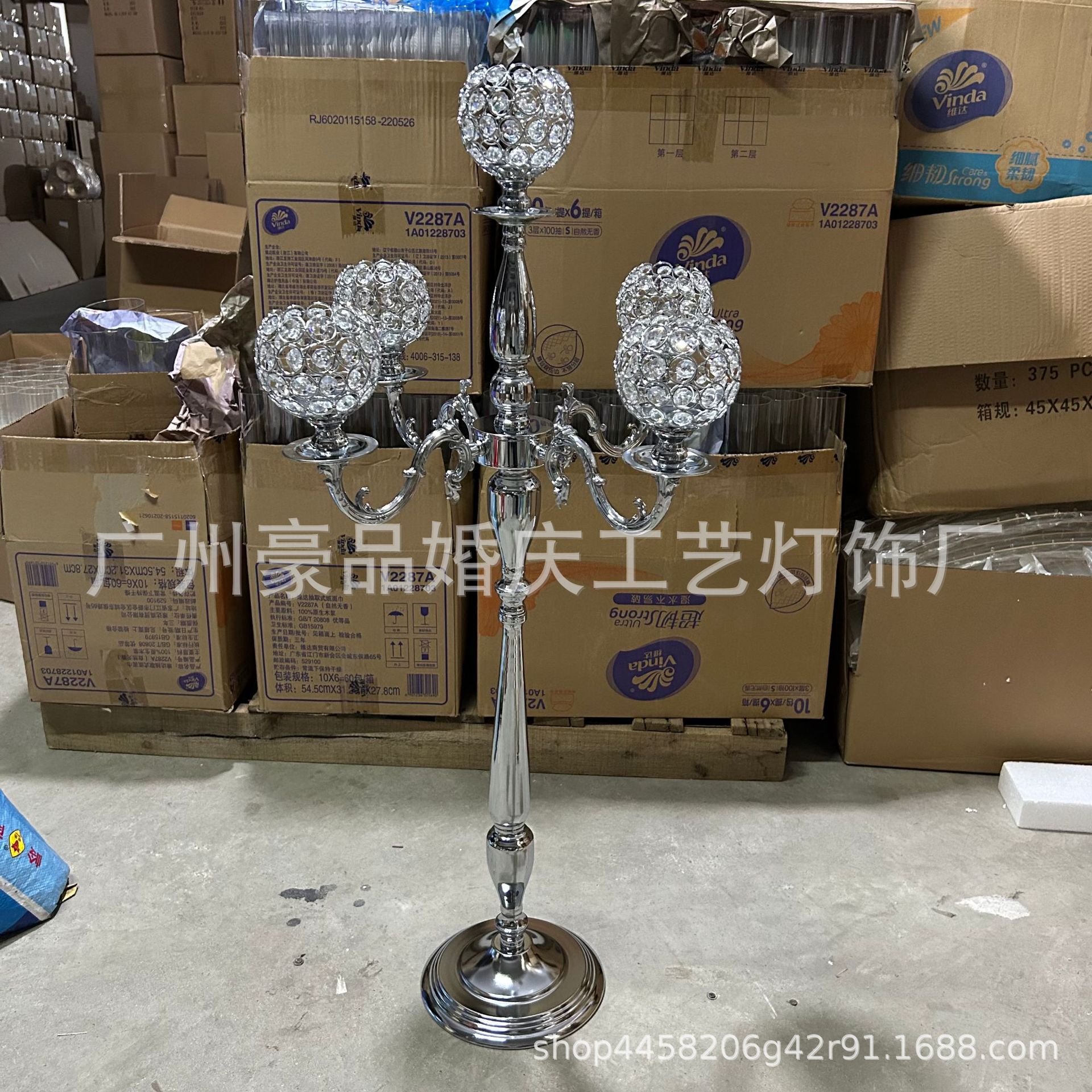 Cruz de la frontera de la boda accesorios de hierro arte 5-cabeza paso nube Candlestick carretera plomo de estilo europeo de la tabla decoración de la flor de la boda T-etapa carretera plomo decoración