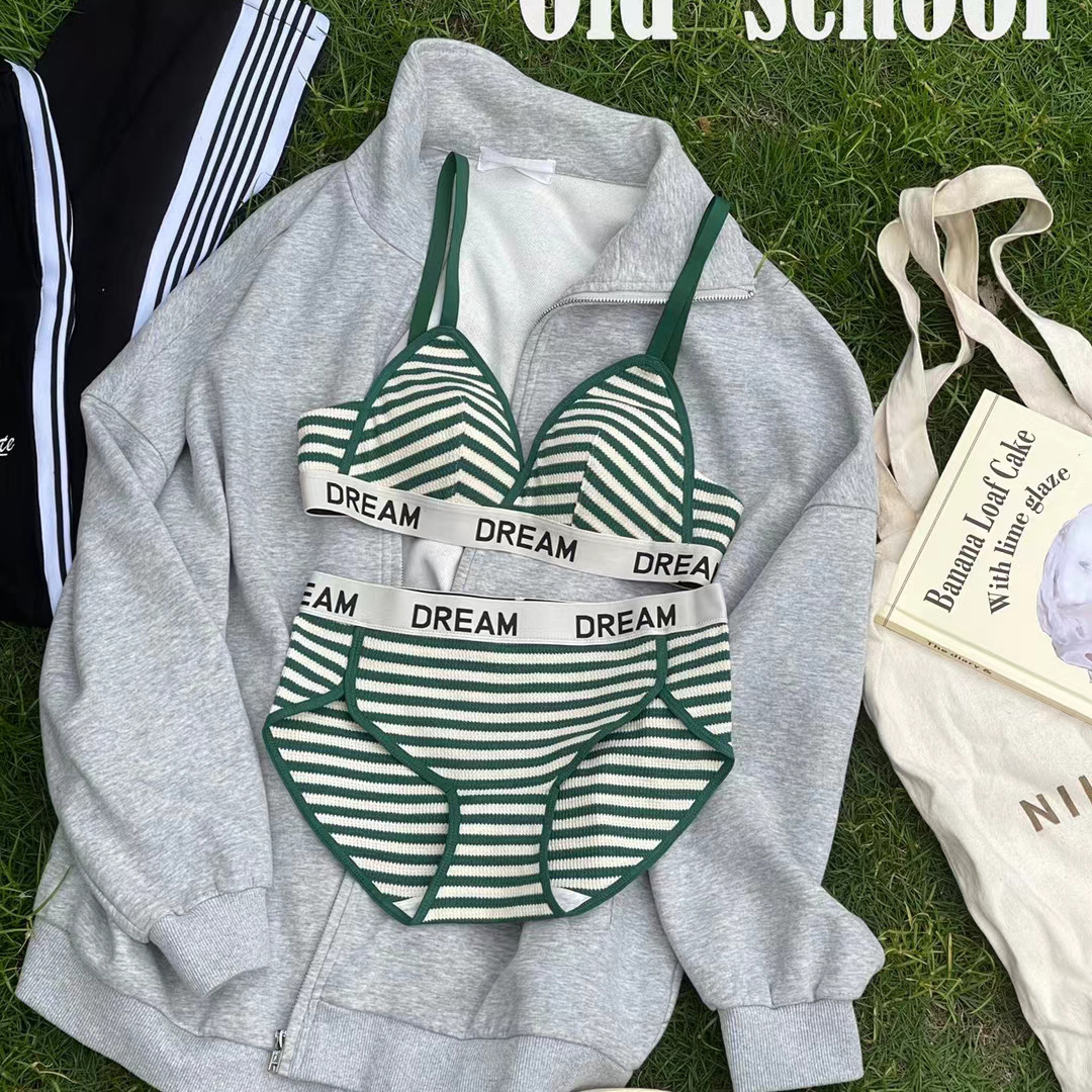 Estudiante de secundaria chica ins estilo moda Retro Ropa interior mujeres desgaste transpirable taza delgada inalámbrico pequeño pecho sujetador