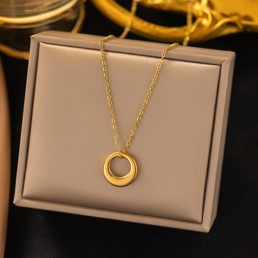 [collar de acero de titanio dorado + acero] collar de amor de nicho con cadena de clavícula avanzada en la moda de lujo ligero femenino