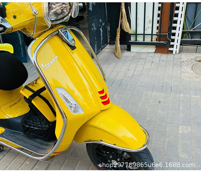 Suitable for Vespa modification, original factory new genuine rear bumper for Vespa Spring Sprint 150, black and silver protection