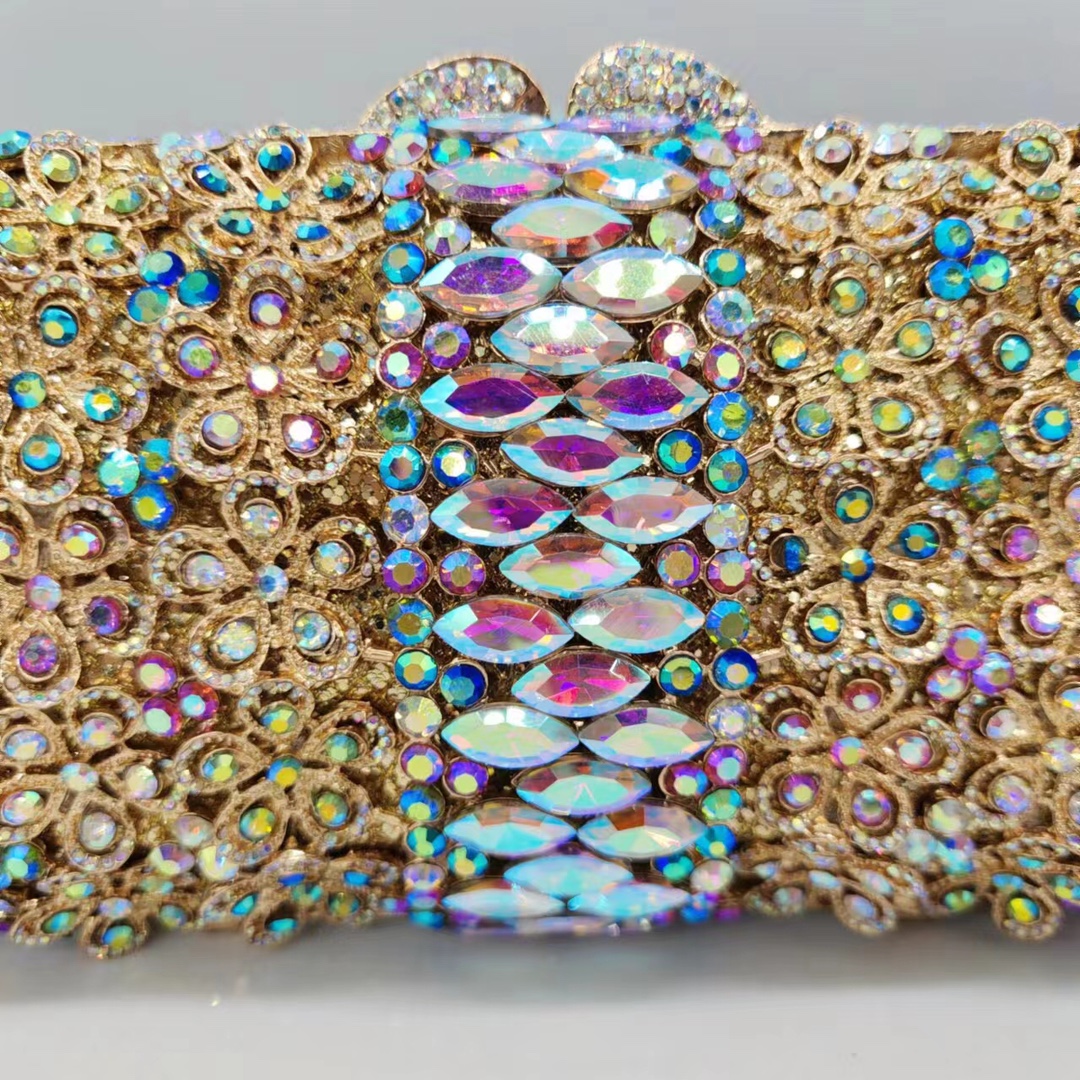 Túi clutch nữ đính đá dạ hội hộp cứng kim loại rỗng — Màu vàng kim huyền ảo, Cá tính đặt làm