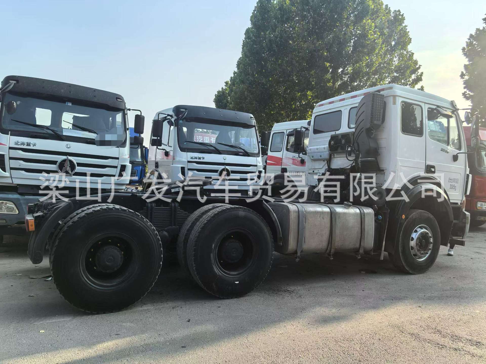 Used Beiben heavy-duty truck tractor head, 6x4 dual-drive diesel semi-trailer truck, in excellent new condition, suitable for export