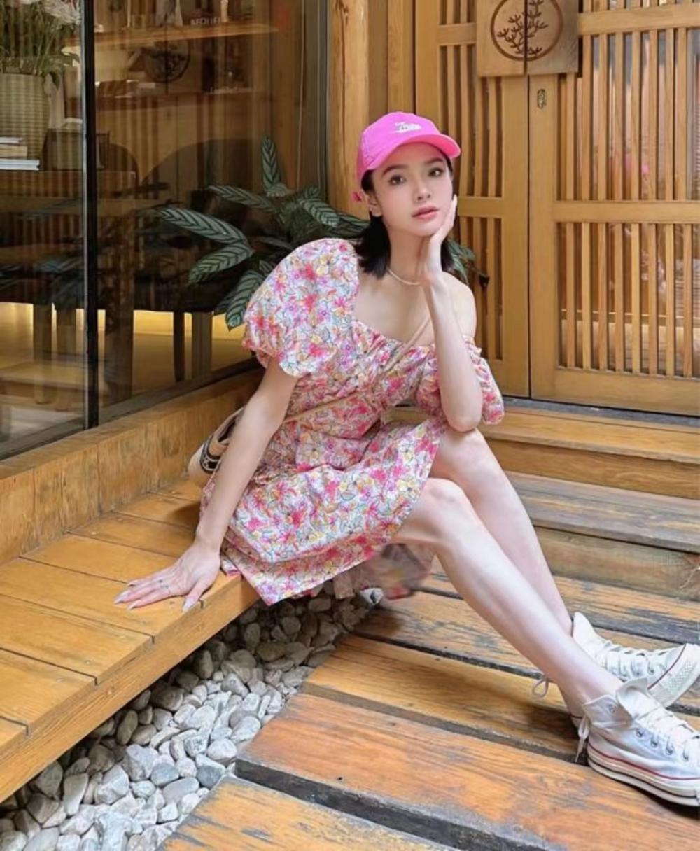 Đầm suông midi cổ vuông in họa tiết hoa tay bồng — Như hình chi tiết 3