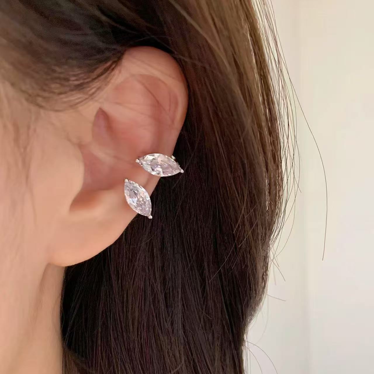 Super flash simple gotas de agua zircon orejas clip de hueso para mujeres 2026 nuevo diseño hermoso perforación de perforación de perforación de orejas sin agujeros de orejas