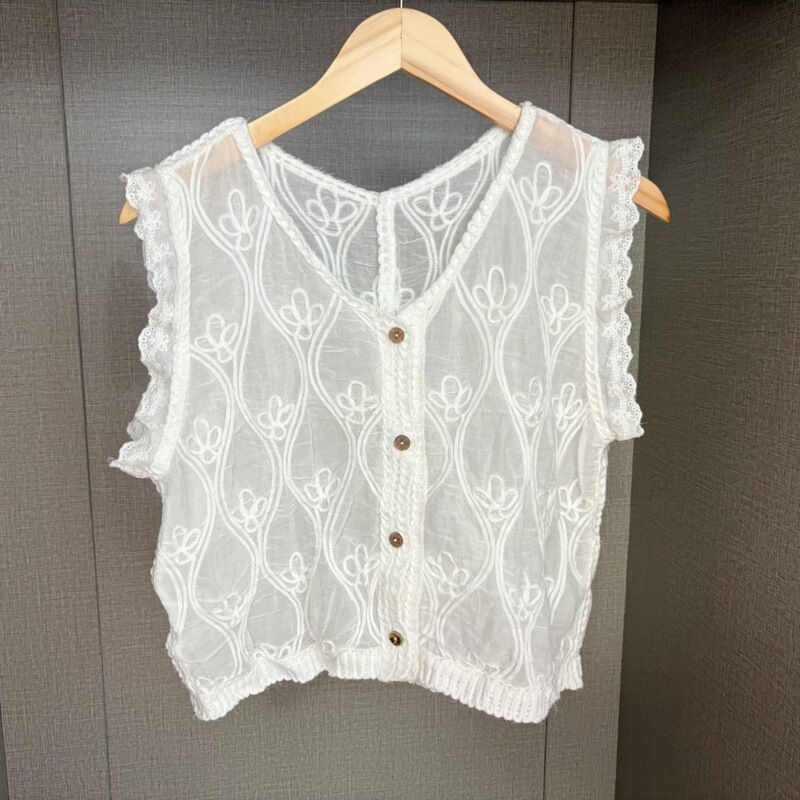 40-70kg Cotton French-Style V-Neck Sleeveless Jacquard Shirt with Sweet White Lace Trim, Elegant Vest Top 40-70kg Cotton French-Style V-Neck Sleeveless Jacquard Shirt with Sweet White Lace Trim, Elegant Vest Top
