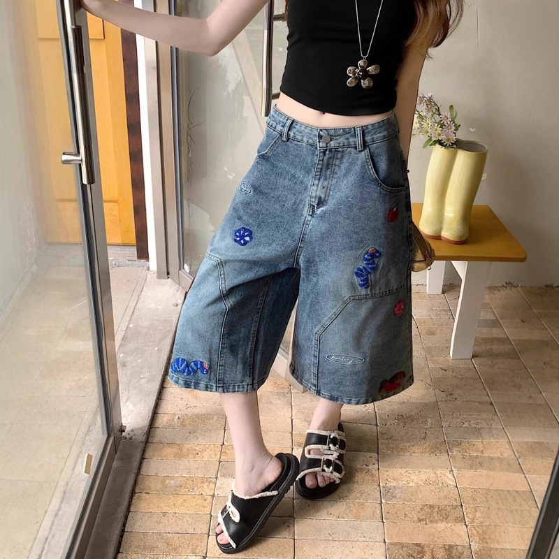Plus-Size American Retro Fun Embroidered Denim Capri Pants for Women, New Summer High-Waisted Loose Wide-Leg Shorts