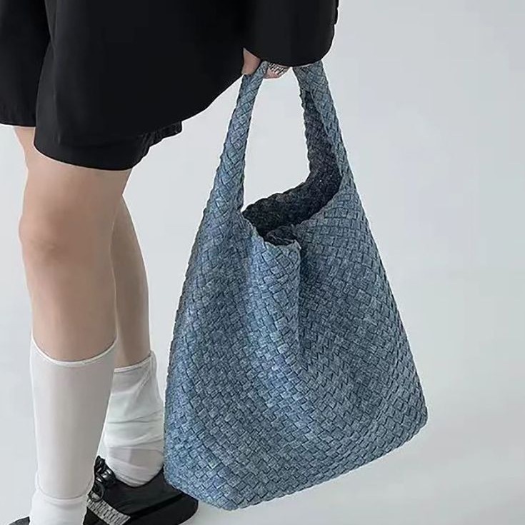 Denim capacious one-shoulder bag for leisure, shoulder bag, high-end